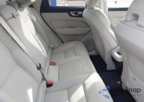 2025 Volvo Xc60 B5 Core z USA, uszkodzony, nr VIN YV4M12RJ7S1019337